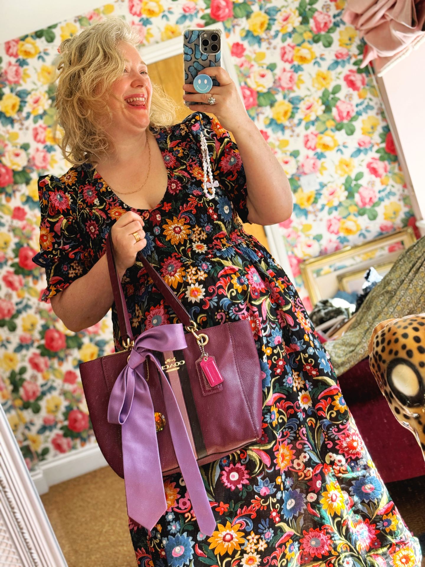 Personal Style Through Tech Accessories: How Your Phone Case Reflects Your Fashion Identity